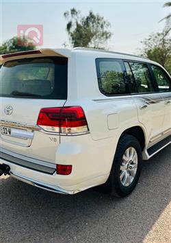 تۆیۆتا لاند کروزەر